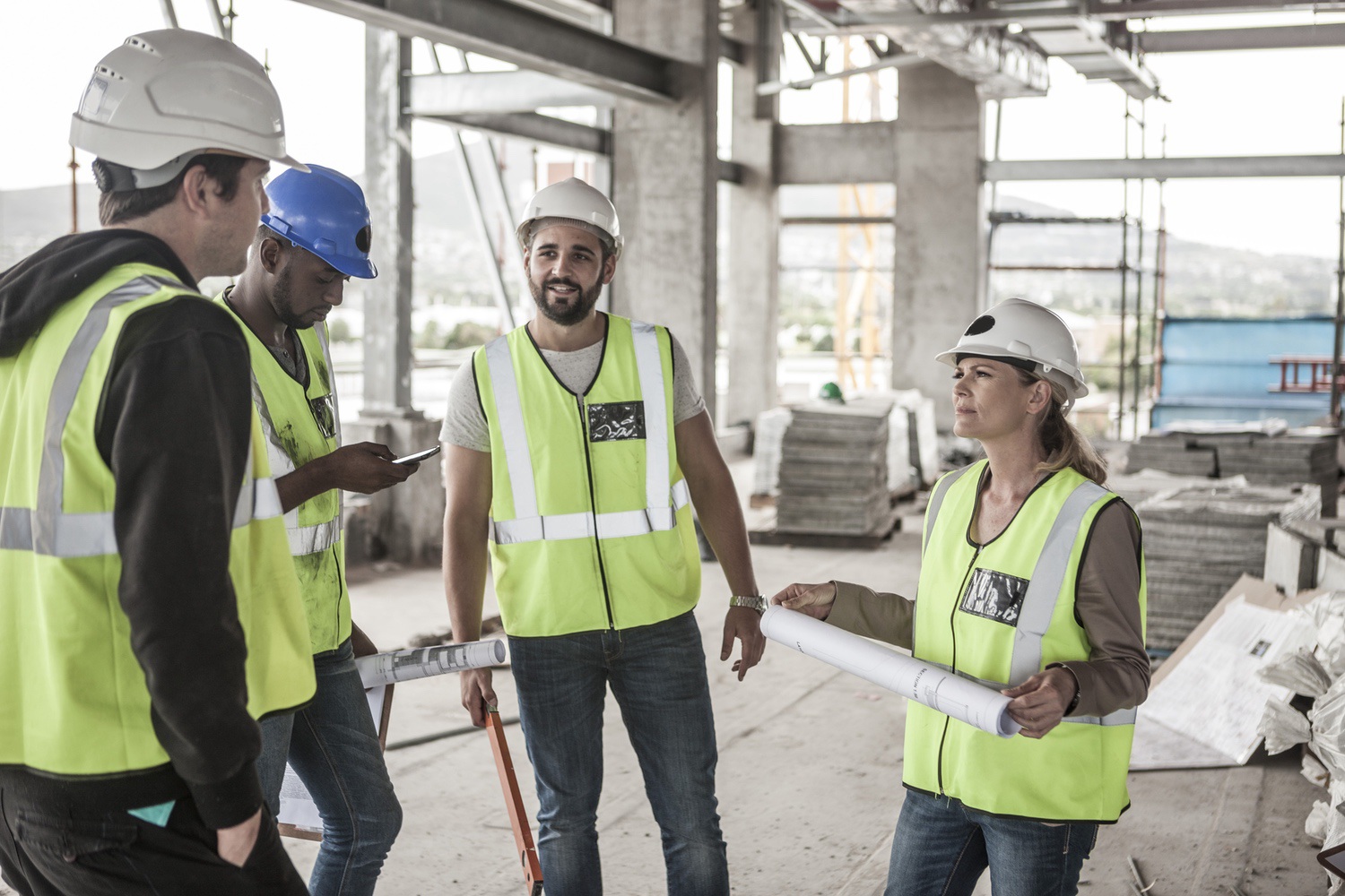 Algunos sectores como la construcción sufren la falta de personal cualificado para cubrir las vacantes de trabajo. Una buena solución es la contratación de técnicos extranjeros.